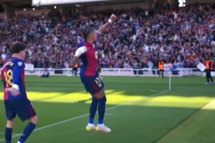 Barcelona considering selling Rafinha