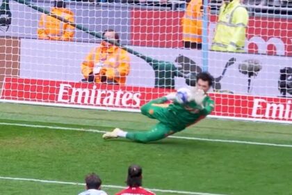 Manchester City goalkeeper James Trafford reads Mohamed Salah's penalty shot (video)